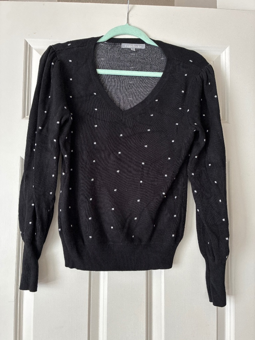 Daniel Rainn black v neck sweater